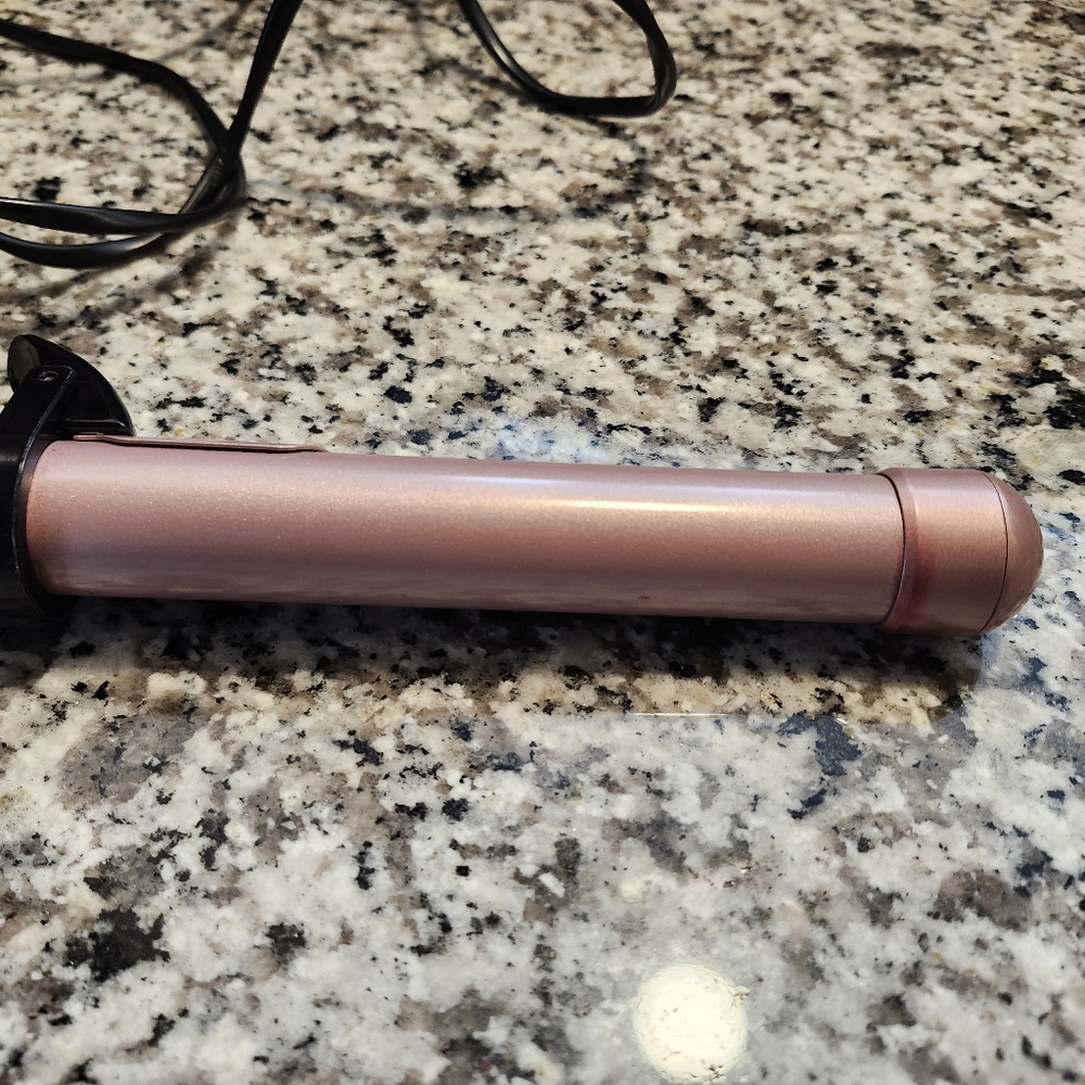Beachwaver B1 Hair Styling Tool - Picture 7 of 10